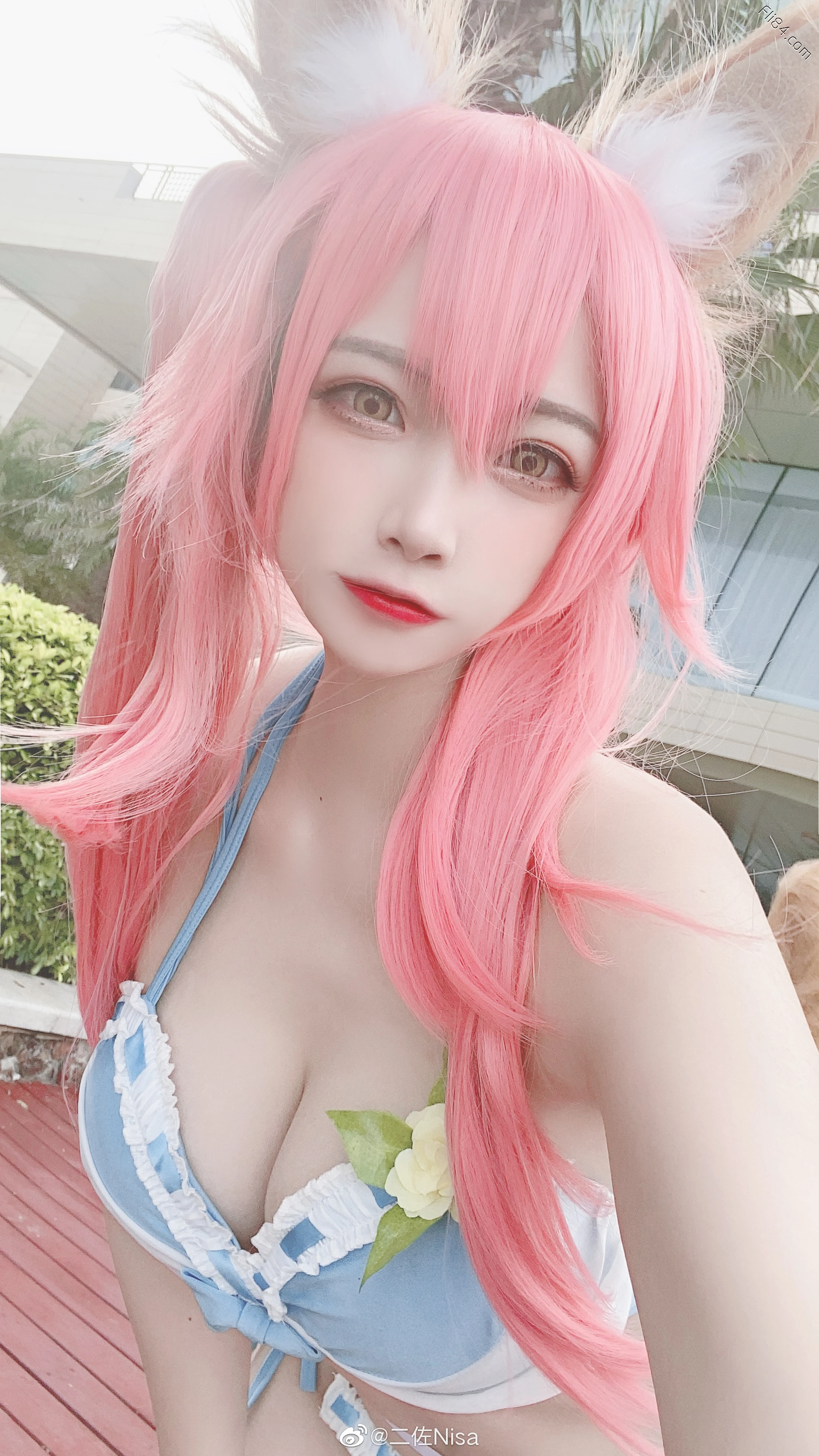 Coser“二佐Nisa”长相可爱喜欢尝试爆乳拍摄，喜欢解锁新造型！