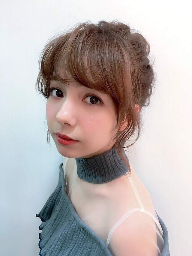 超可爱鬼脸美少女柴田彩菜 美发沙龙的人气美少女