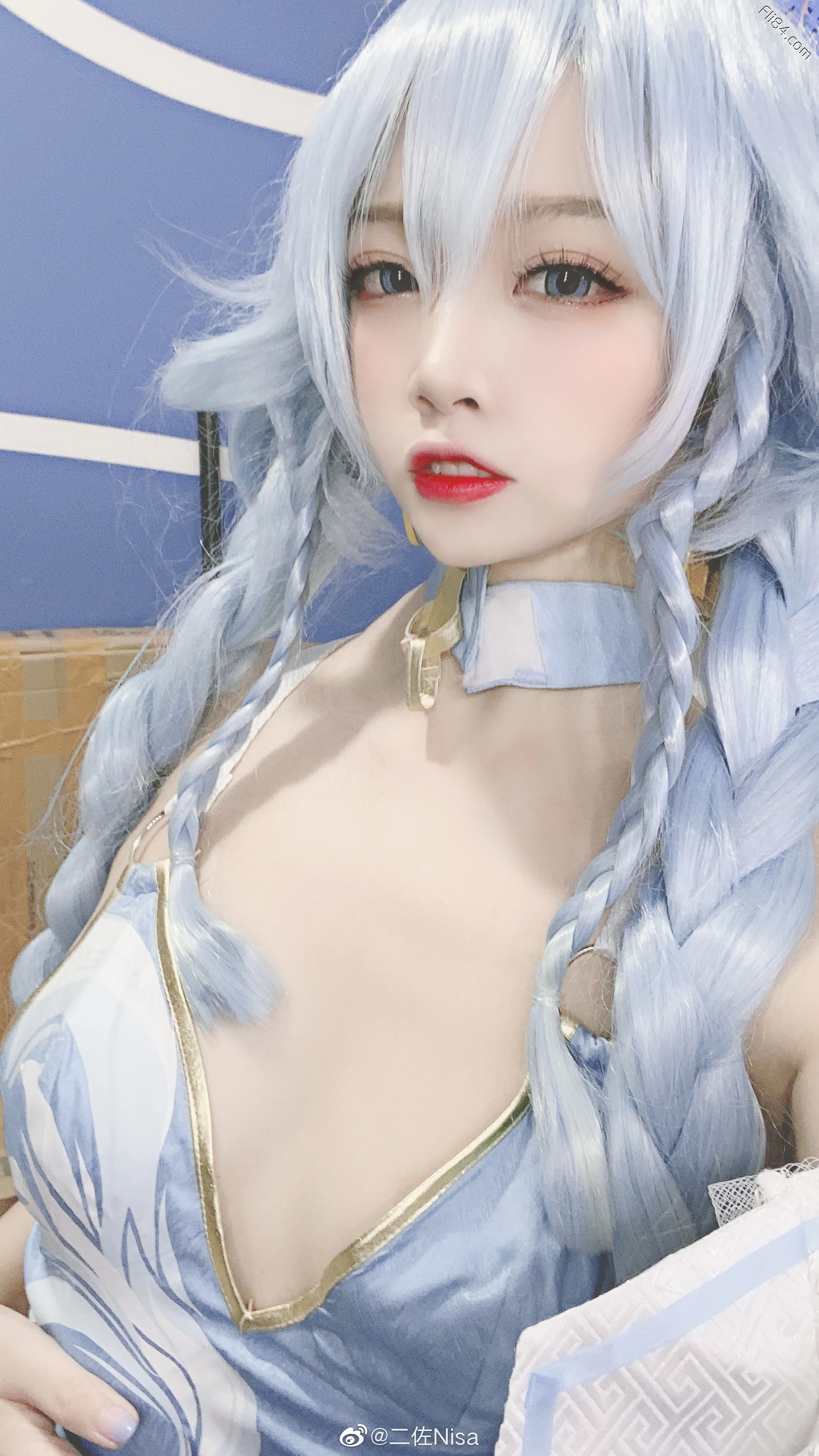 Coser“二佐Nisa”长相可爱喜欢尝试爆乳拍摄，喜欢解锁新造型！