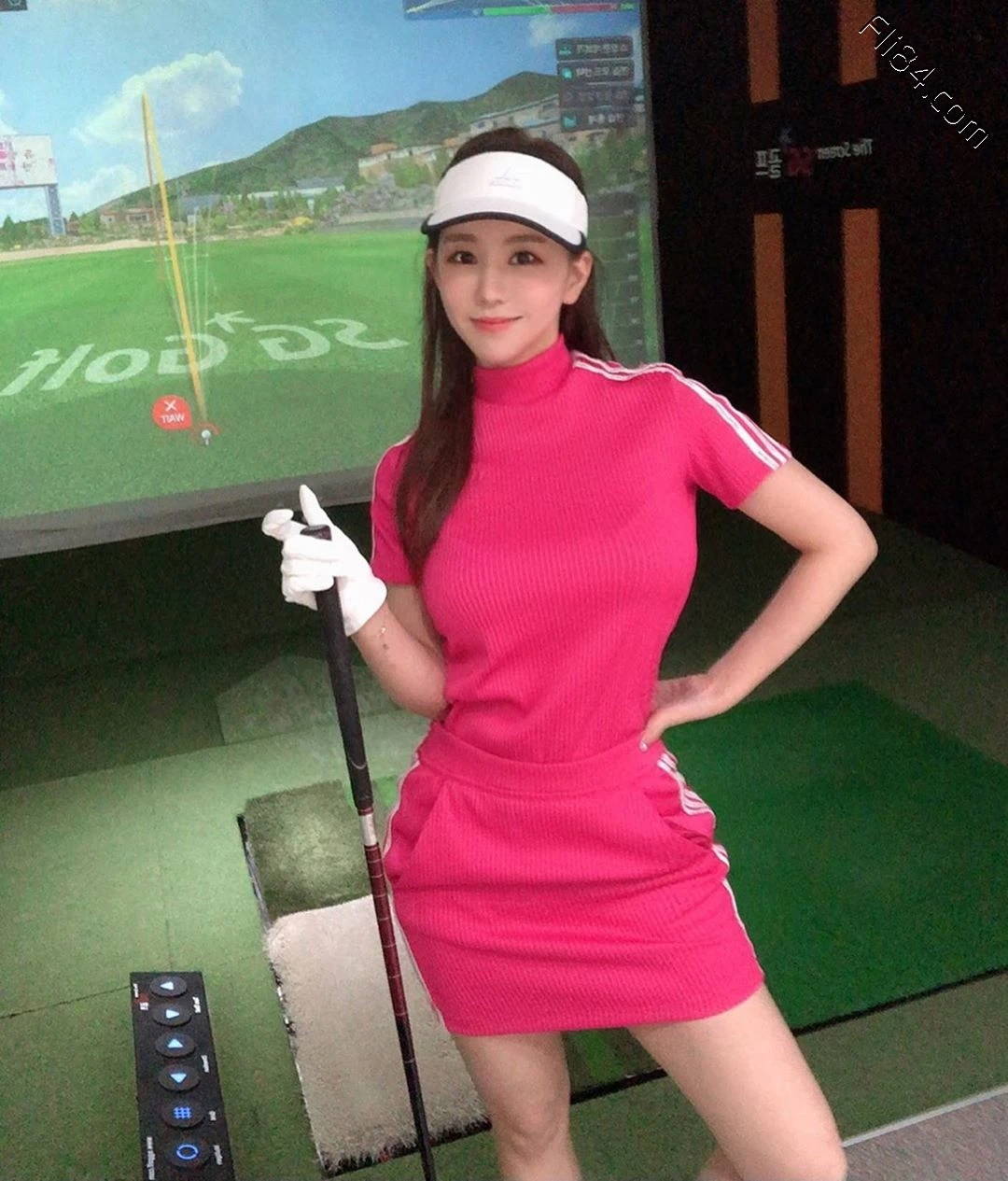 喜欢打高尔夫球的韩国妹子“황보미” 身材高挑，气质优雅~