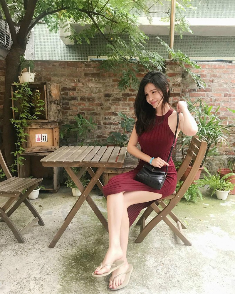 【6upoker】长荣正妹空姐Jessica Liu 脱下潜水服美乳深沟令人血脉喷张