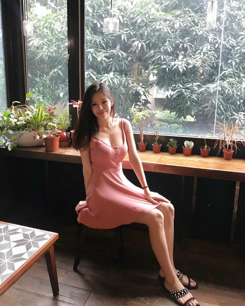 【6upoker】长荣正妹空姐Jessica Liu 脱下潜水服美乳深沟令人血脉喷张