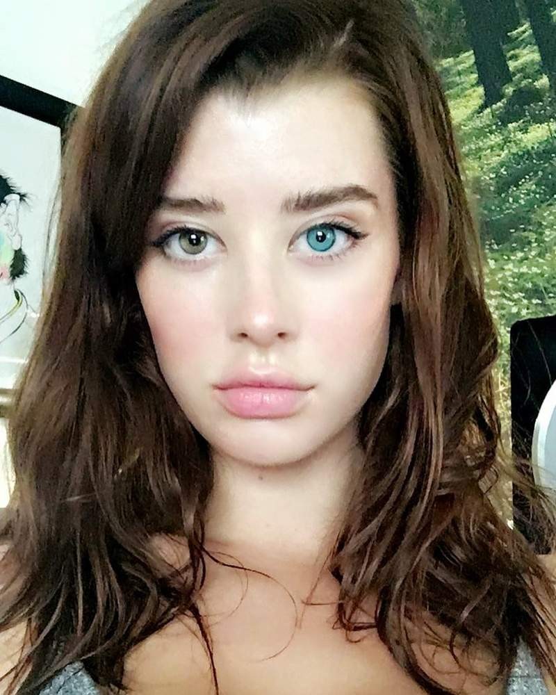 异色瞳性感模特Sarah McDaniel 患虹膜异色症美得独一无二