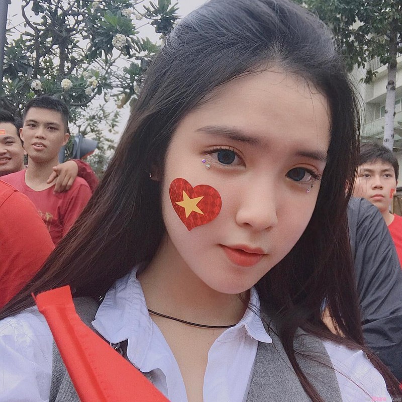 越南高校学生正妹 传统性感旗袍诱惑人