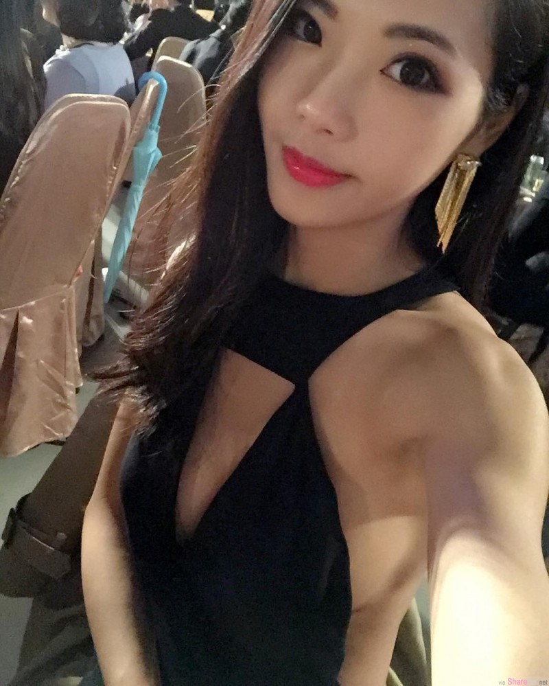 【6upoker】制服正妹Nellie黄淑萌 性感比基尼令人想犯规