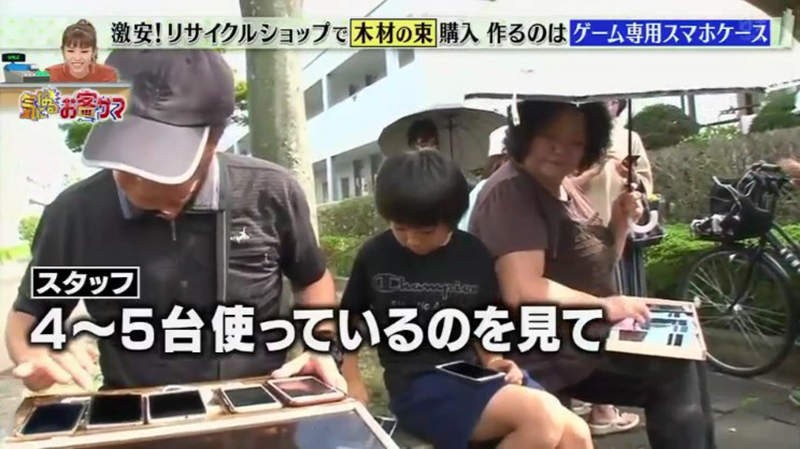 老年玩家自制散热兼电源供应装置 随时随地玩《Pokemon GO》