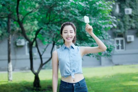 李炫臻成新宅男女神，“雪糕校花”意外走红