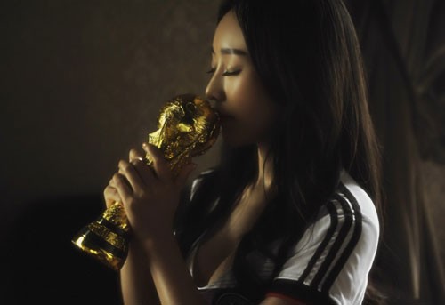 韩一菲被赞世界杯女神，成功预测64比赛
