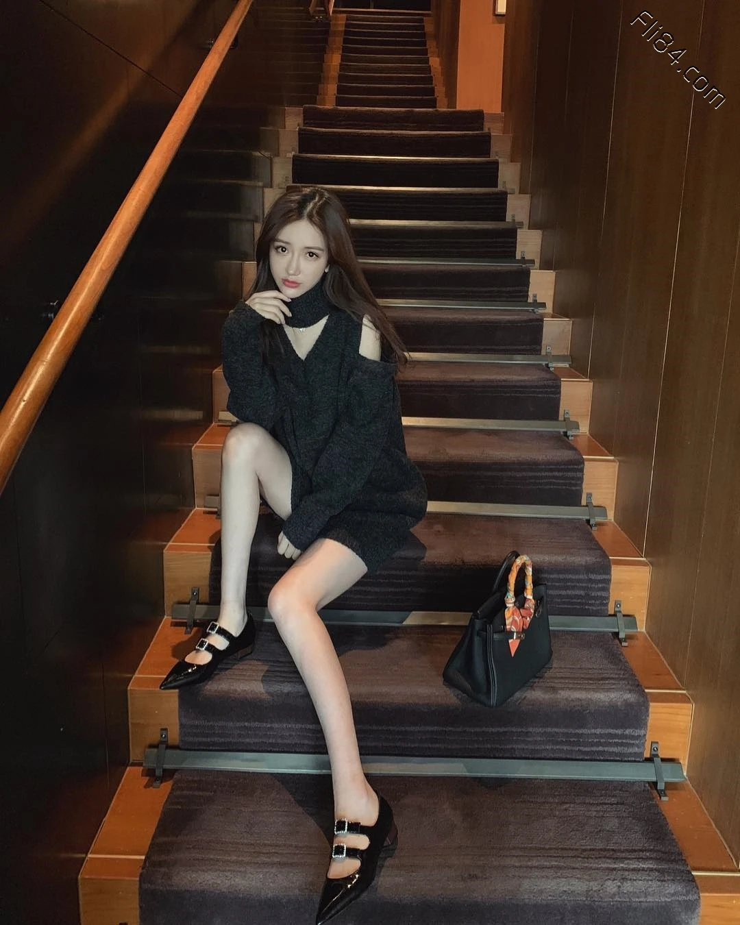 网拍女老板xuer_1230，大秀白皙大长腿，夏天就该这样穿！