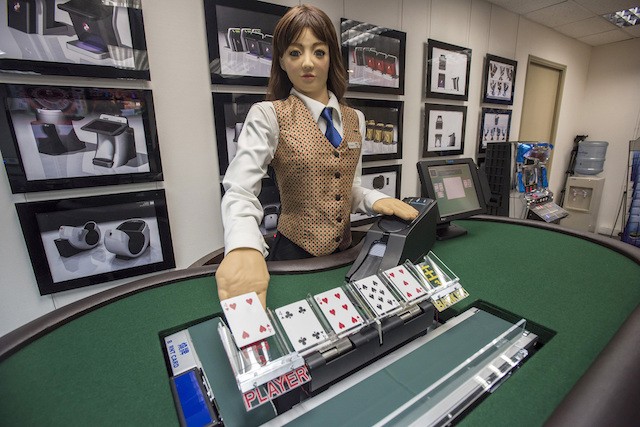 美国扑克室出现机器人荷官