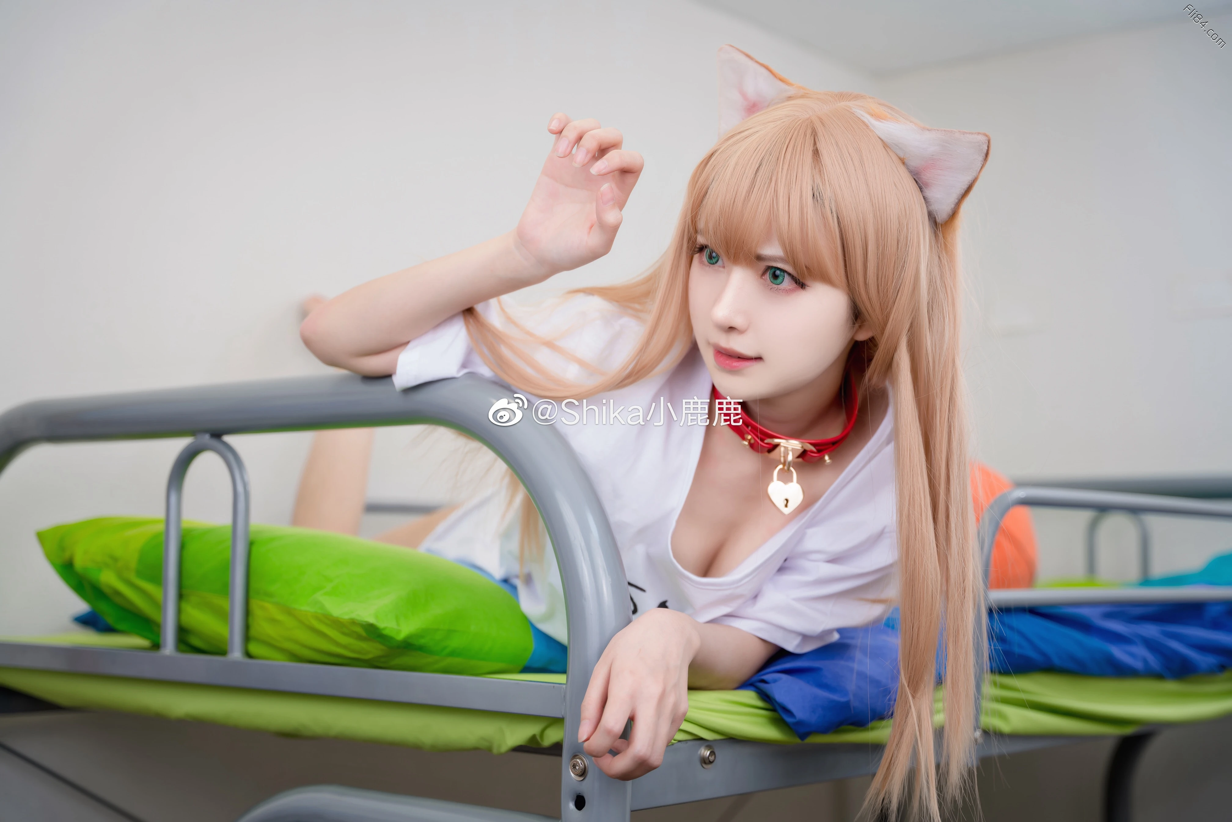 coser“Shika小鹿鹿”,外表甜美身材超给力的樱花妹！