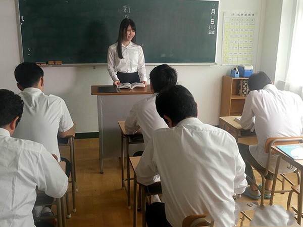 巨乳尤物ADN-192: 女教师的秘密,裸体彩绘完再啪啪啪,新任G奶女教师あかぎ碧被美术老师硬上 【6upoker】巨乳尤物ADN-192: 女教师的秘密,裸体彩绘完再啪啪啪,新任G奶女教师あかぎ碧被美术老师硬上
