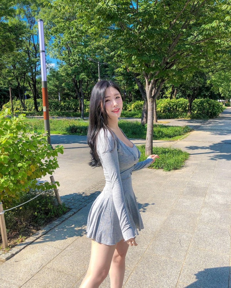 【6upoker】捕获野生「极品小姊姊」饱满身材视角!高颜值甜美外型令人陶醉