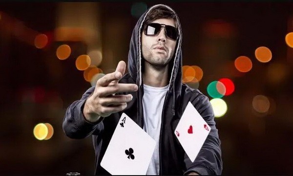 【6upoker】德州扑克中减少波动的三种方法，学到就是赚到！