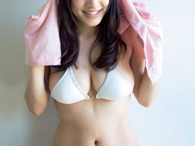 【6upoker】都丸纱也华展示18岁糖度无限大 甜美笑容及性感F奶