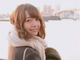 【6upoker】超可爱鬼脸美少女柴田彩菜 美发沙龙的人气美少女