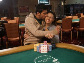 【6upoker】扑克情侣Ashley Sleeth & Jesse Sylvia在拉斯维加斯双双斩获冠军！
