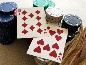 【6upoker】如何游戏中等口袋对子-上:翻前