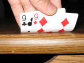 【6upoker】如何游戏中等口袋对子-下:翻后