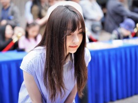 【6upoker】圍棋正妹黑嘉嘉「1打100」對戰切磋 自帶仙氣「美出新高度」網讚:千年一遇無誤