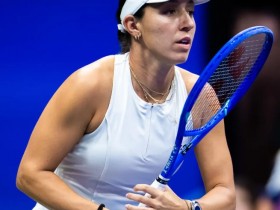 迈博体育 杰西卡·佩古拉经常乘坐火车前往网球比赛。