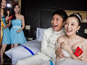 【6upoker】婚禮玩很大!妻子被多名男子扒光光,老公笑呵呵