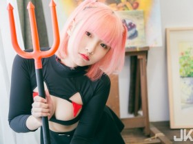 【6upoker】二次元少女「咖咖」挖空爆乳服辣到翻,超深事業線瞬間把你征服!