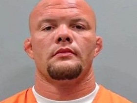 UFC名将安东尼·史密斯因家庭纠纷被捕,面临三项重罪指控,大发体育助力你的致富之路!