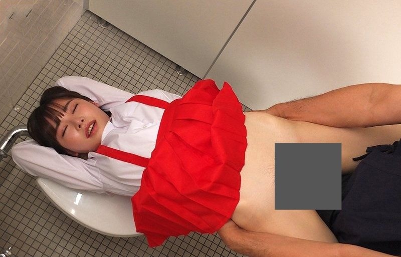 MIMK-070: 学生服暗黑版妖怪少女!厕所中出恶鬼「深田咏美」! 【6upoker】MIMK-070: 学生服暗黑版妖怪少女!厕所中出恶鬼「深田咏美」!