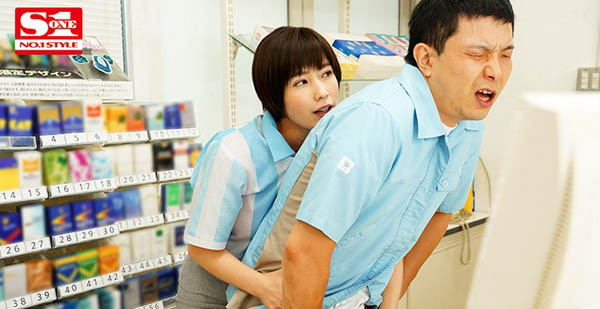 【6upoker】便利商店打工人妻姐姐「奥田咲」上班一直偷偷诱惑我 没办法只好用肉棒体叫她闭嘴了