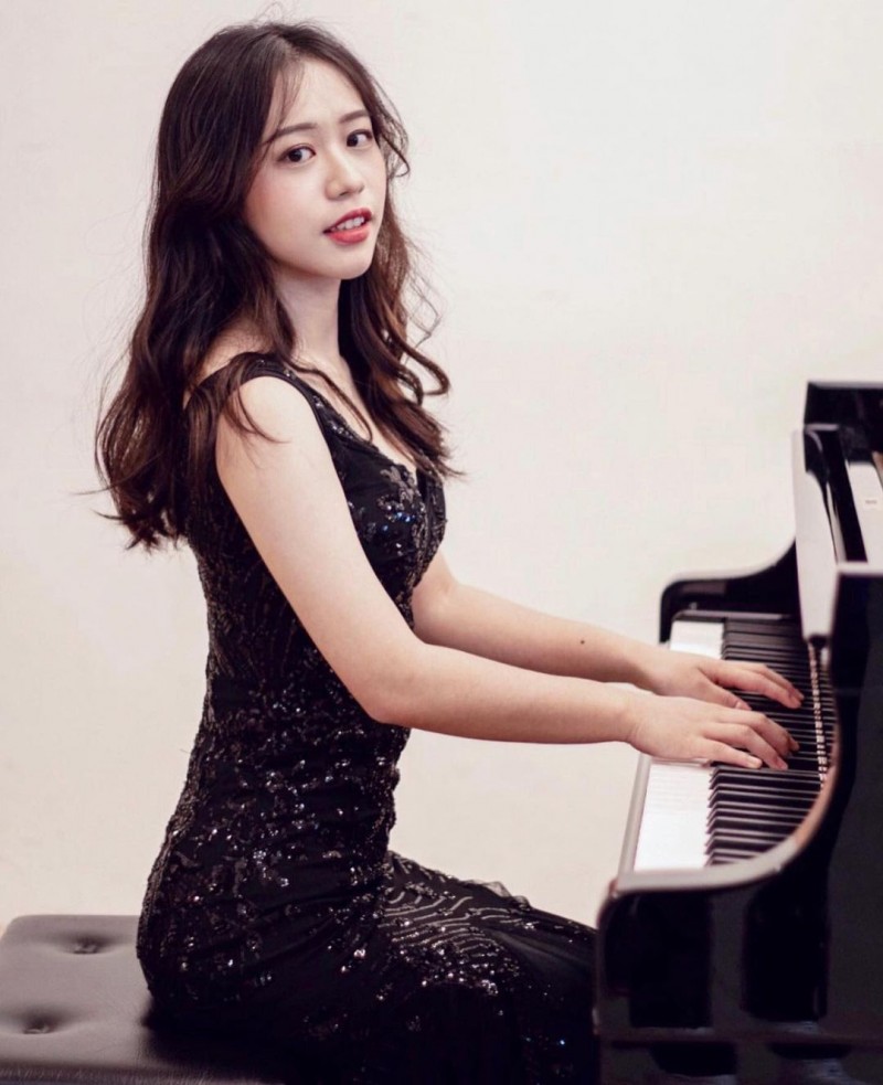 清大音乐研究所「祝晨瑄」气质满分弹钢琴的模样让人恋爱