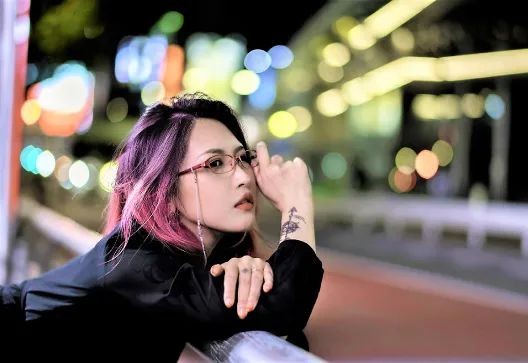 【6upoker】奇葩女演员铃木莉子 铃木リズ成为业界导演拍作品