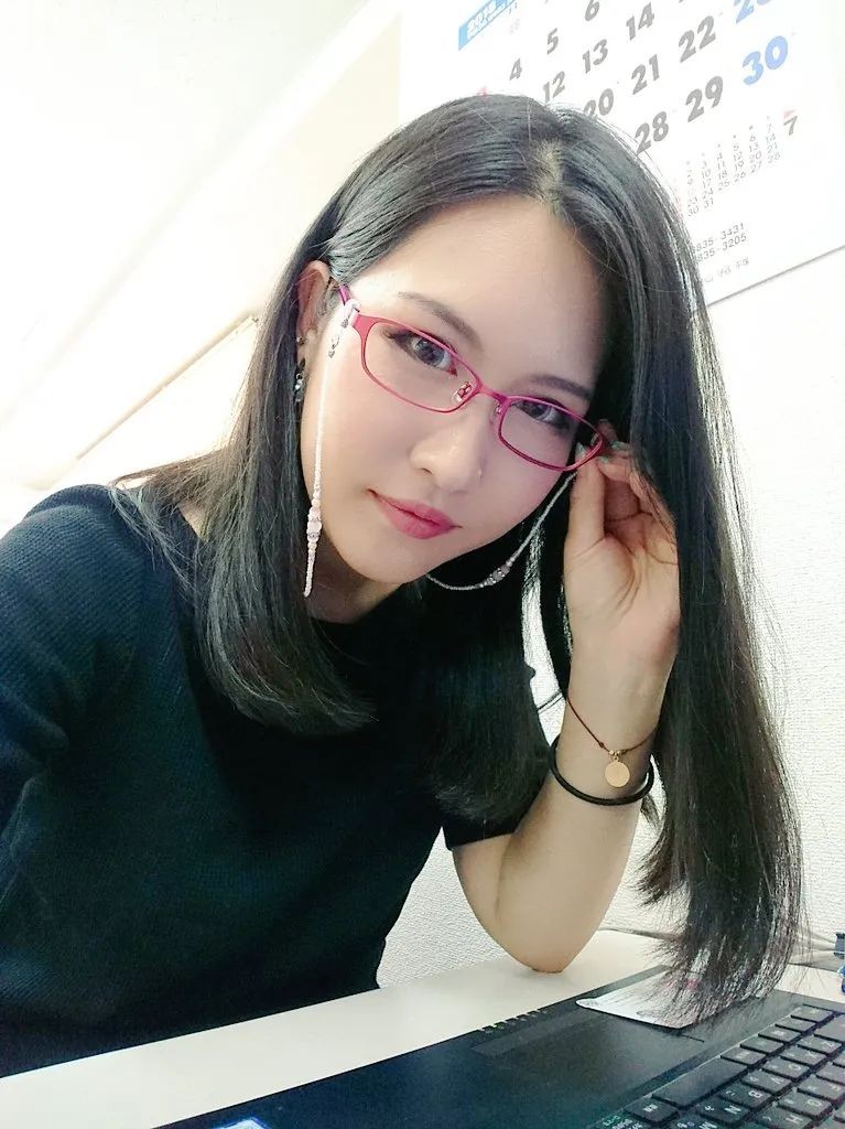 【6upoker】奇葩女演员铃木莉子 铃木リズ成为业界导演拍作品