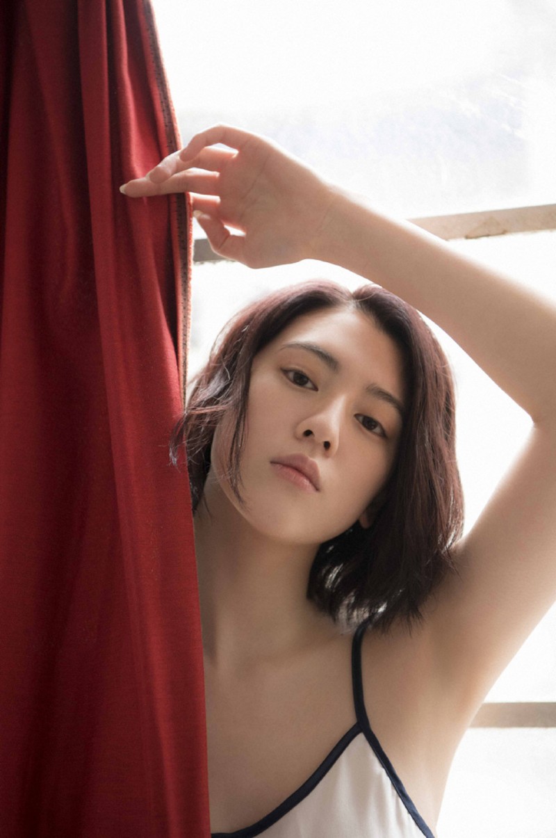 三吉彩花