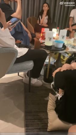 Angelababy抽菸片瘋傳&#8230;店家認了「員工偷拍」道歉！　陸網反應一面倒