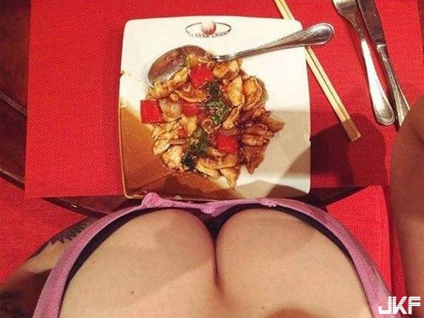 《美食與美乳選哪個》喂！明明是想好好介紹美食啊怎麼歪了