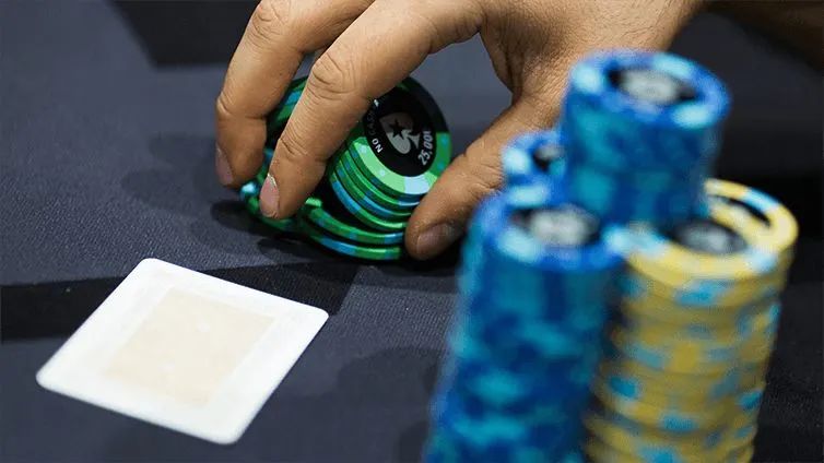 【EV扑克】牌局分析:这个牌面拿到三条A,你会ALL IN吗?