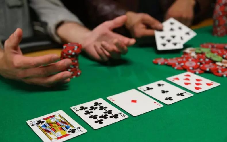【EV扑克】牌局分析:这手AA,赢了底池,却输了经验