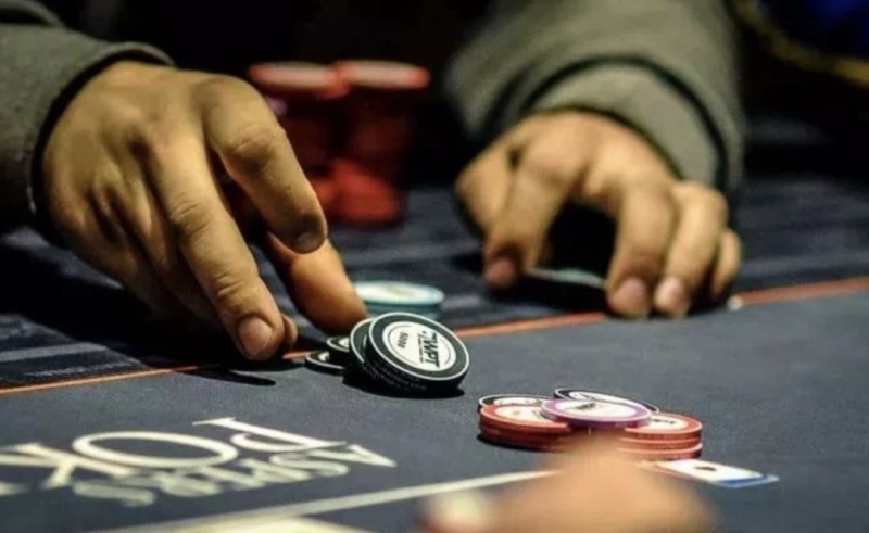 【EV扑克】牌局分析:AQ翻前被3Bet,职业选手竟是这样做的!