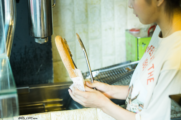 韓國排隊美食「吉拿棒」人再多也要去排！網友們街頭等待就為了捕捉野生的「她」