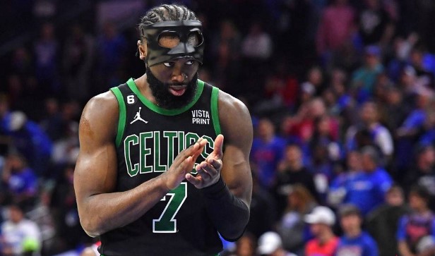 大发体育-NBA史上最大合同!杰伦-布朗5年3.04亿提前续约绿军,大发助力你的致富之路!