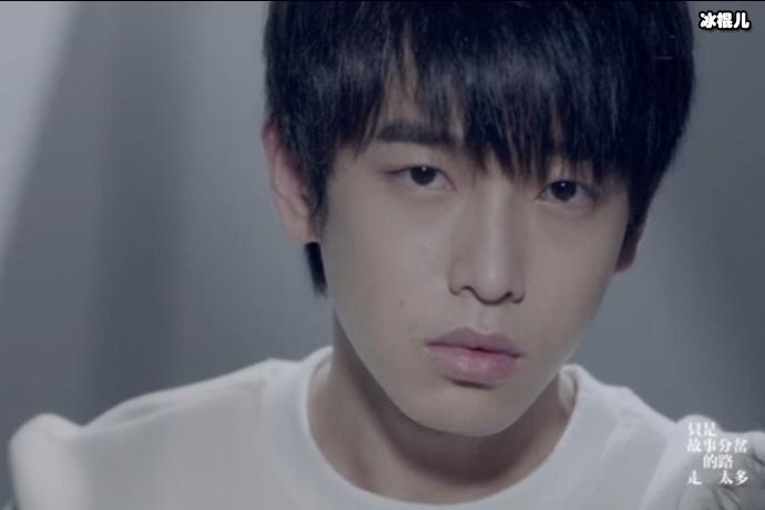 【6upoker】彭昱畅新恋情连挂7天热搜,已经胖成这样如何追到美女?