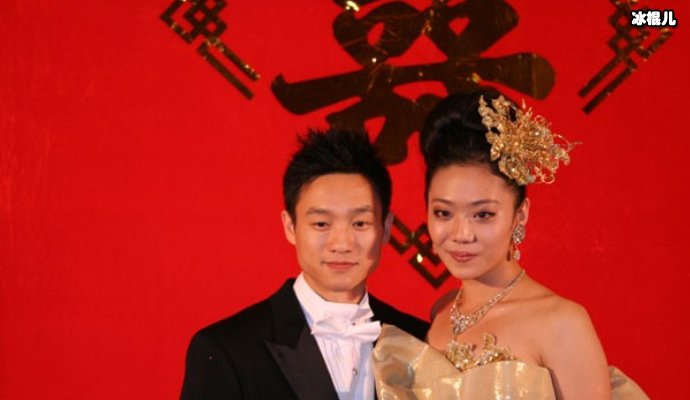 【6upoker】杨威和杨阳洋在家里练习体操，动作轻松自如获网友赞叹