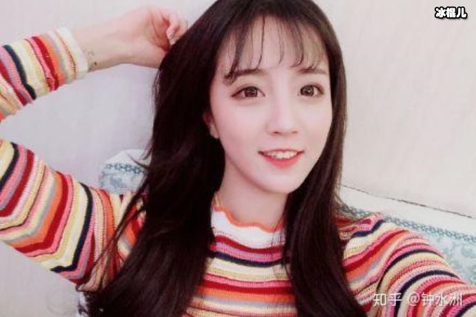 【6upoker】颖儿晒满满一桌子美食她负责做饭，老公制作甜品网友：好甜蜜