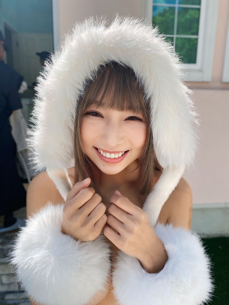 【6upoker】初脱写真集上市！她就是经纪公司エイトマン(8MAN)的秘密兵器？