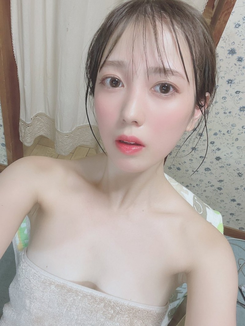 【6upoker】打败河北彩花！重量级偶像「小湊よつ葉」新作夺下排行榜No.1！