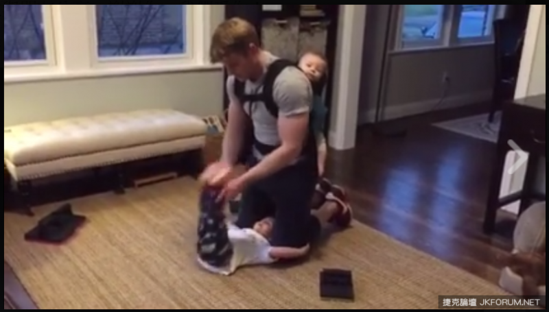 【6upoker】全家一起來健身！超萌小正太運動細胞超好