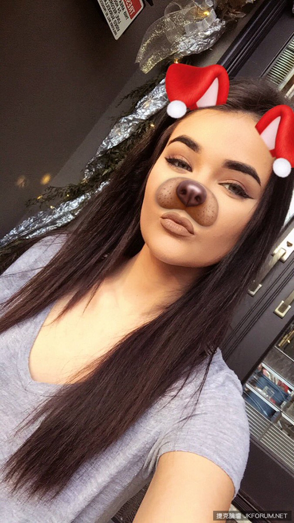 【6upoker】比主角更搶戲，她把「性感自拍照」一上傳就成為熱搜關鍵字的理由竟然是？！