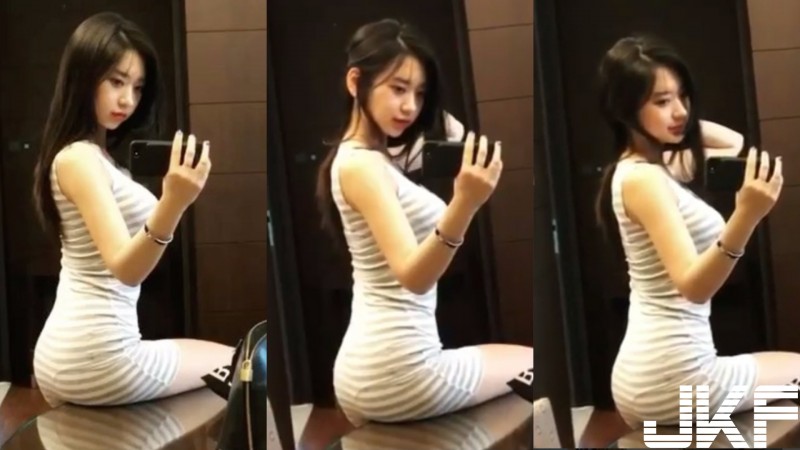 【6upoker】邪惡翹臀，搔首弄姿！S曲線辣妹一個「肉臀」坐在桌上，實在讓人癢得受不了！