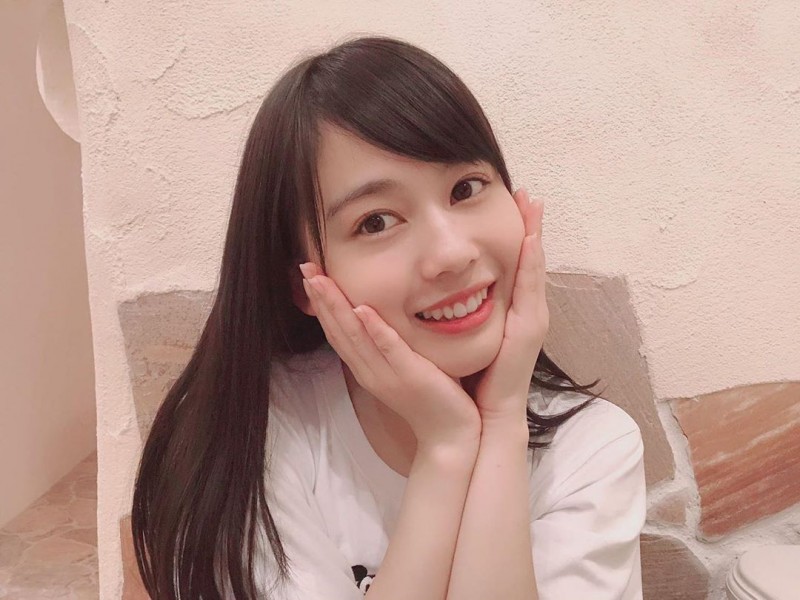 【6upoker】日本格鬥節目驚見「超萌舉牌正妹」水嫩感無敵　繽紛「櫻桃小嘴」讓人超想親下去